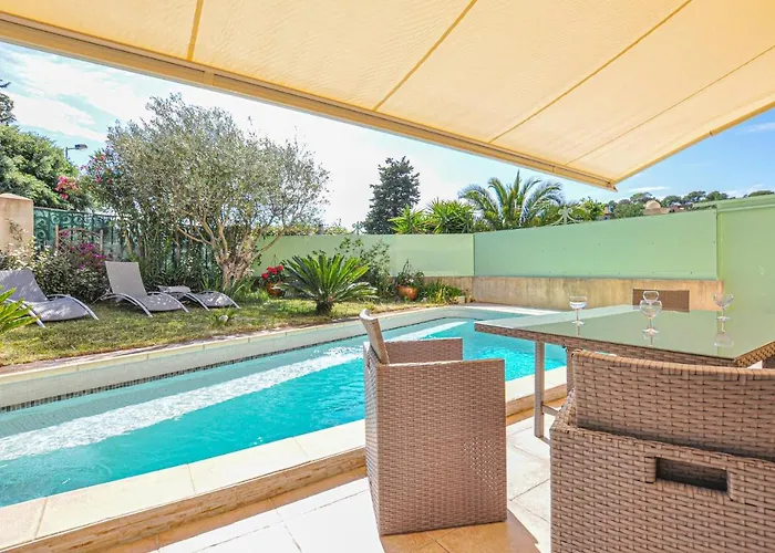 Lovely In Raphael Saint-Raphaël